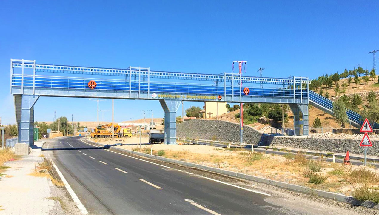 Üst geçit ve yaya köprüsü sistemleri
